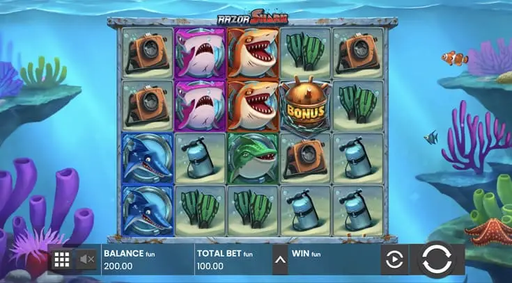 اللفات المجانية والكنوز في لعبة razor shark